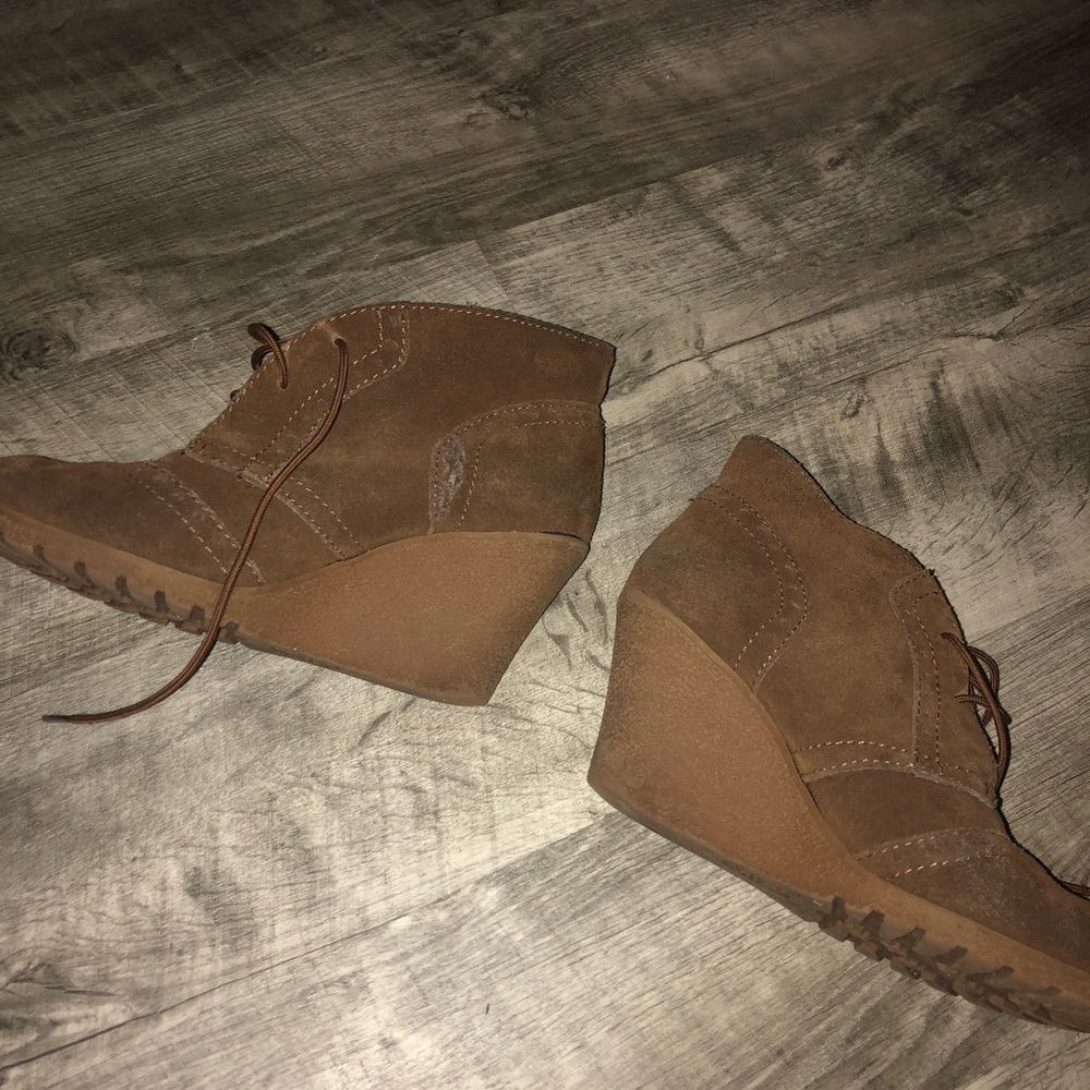Super cute ankle boots with a wedge